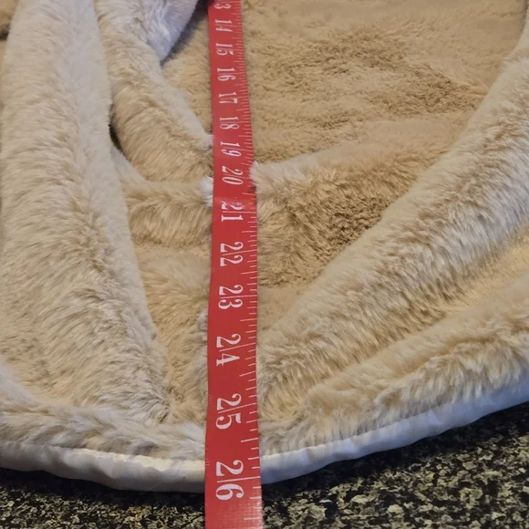 The Impeccable Pig Open Front Cream Faux Fur Vest Ultra Soft Women's S - Picture 15 of 15